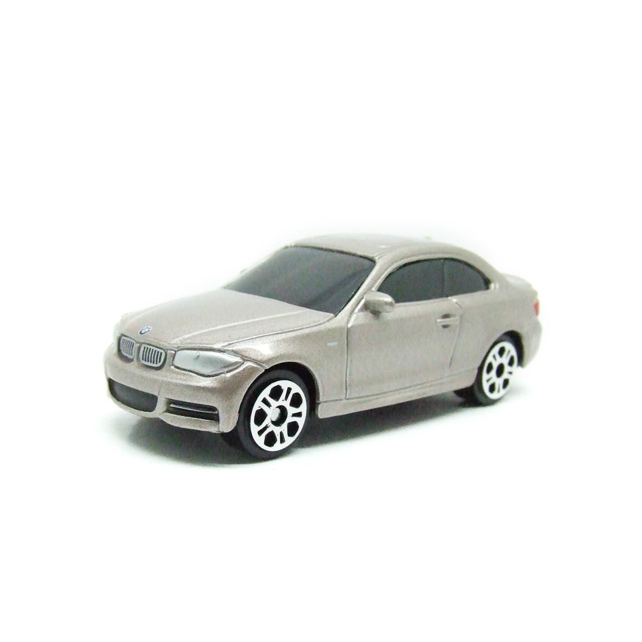 Maisto fém kisautó 1:64 Fresh Metal - BMW 1 Series Coupe